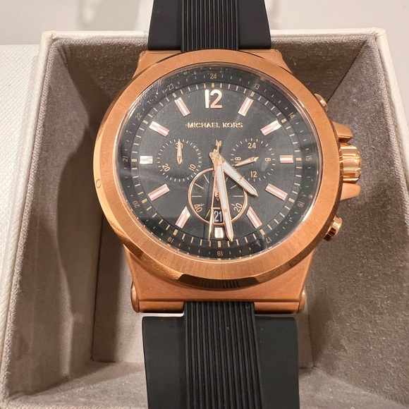 Men’s Michael Kors Oversized Dylan Watch in Rose Gold & Black - Picture 6 of 15